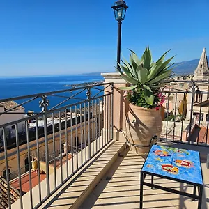 https://casa-turchetti.taorminaitalyhotels.com
